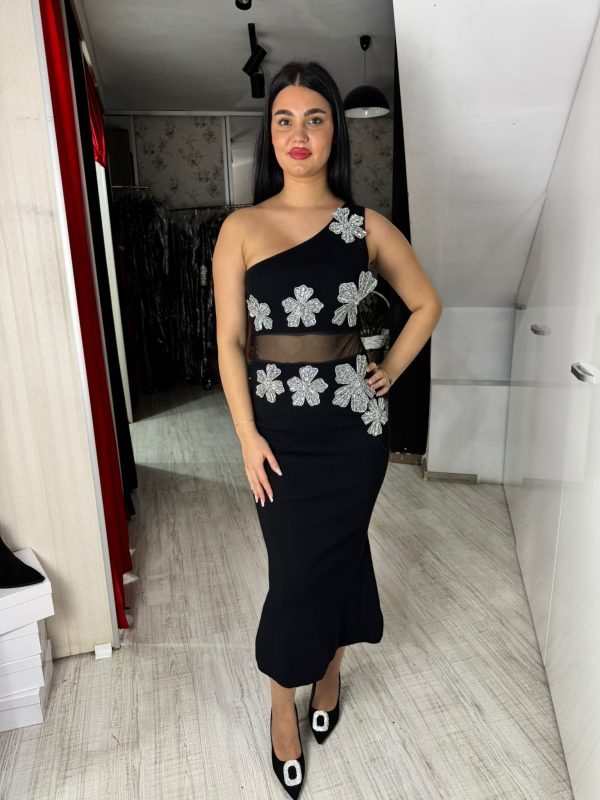 Rochie neagra din tricot cu flori argintii