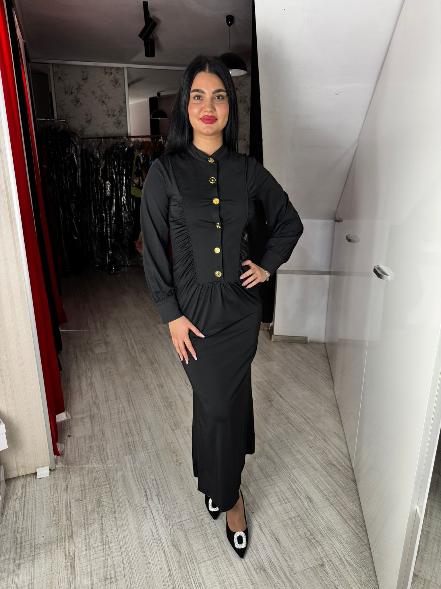 Rochie neagra midi cu nasturi aurii