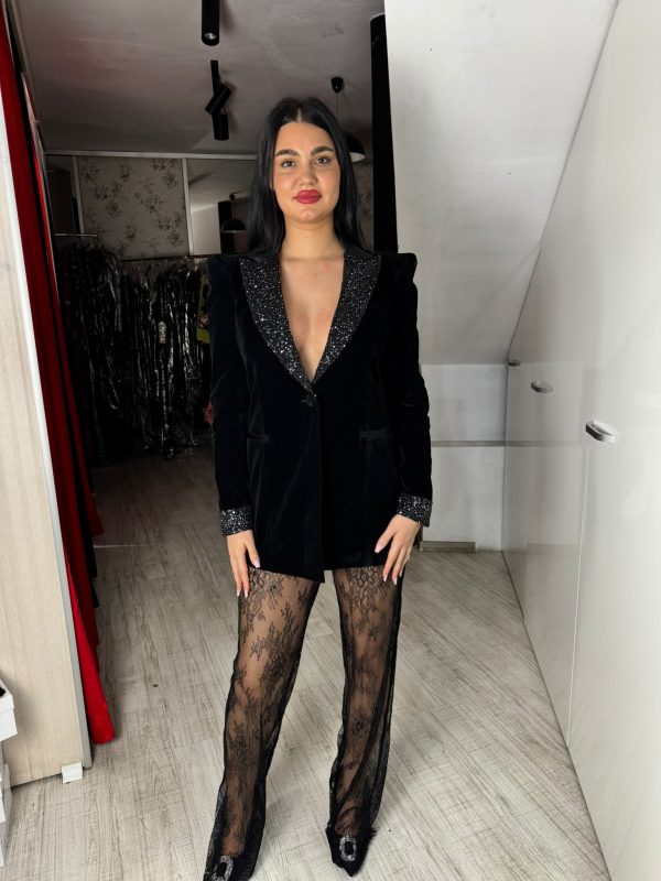 Compleu cu pantaloni din dantela si sacou de catifea