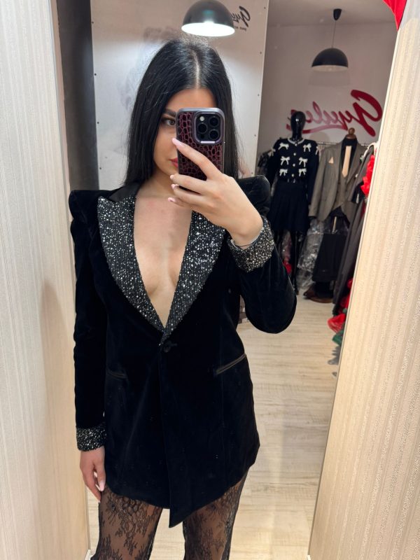Compleu cu pantaloni din dantela si sacou de catifea