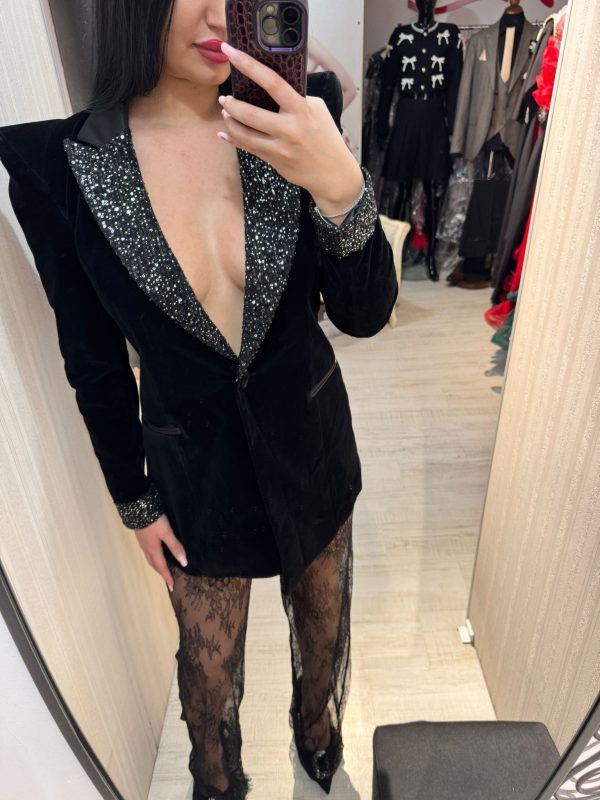 Compleu cu pantaloni din dantela si sacou de catifea