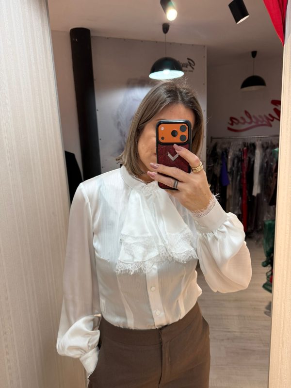 Camasa alba cu jabou si dantela