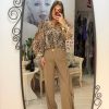Pantaloni din stofa capuccino evazat