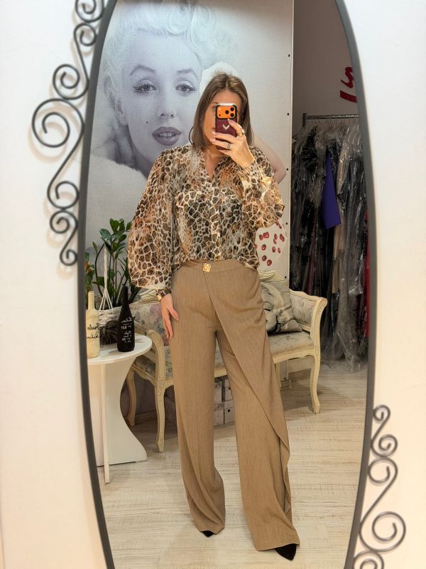 Pantaloni din stofa capuccino evazat