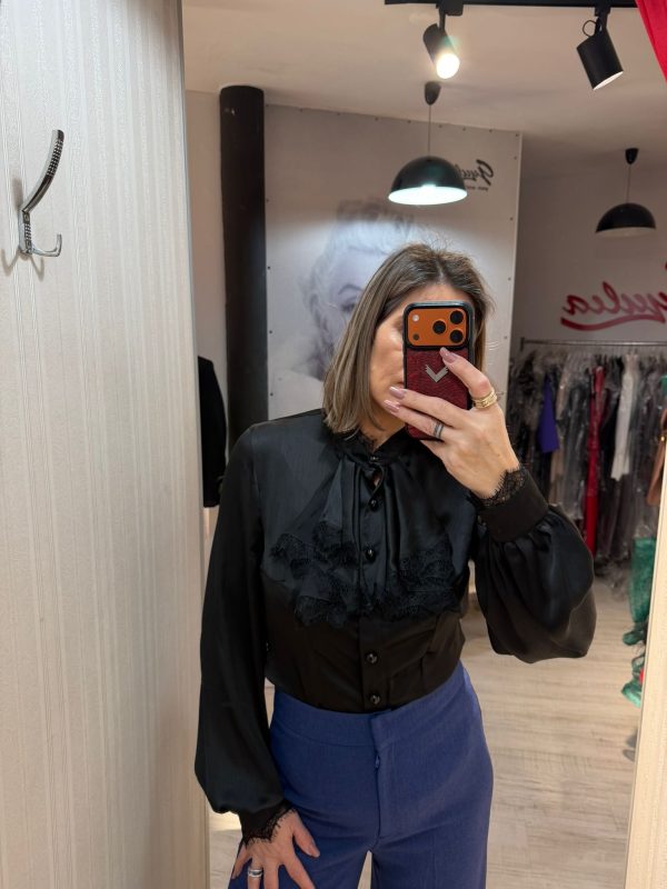 Camasa neagra cu jabou si dantela