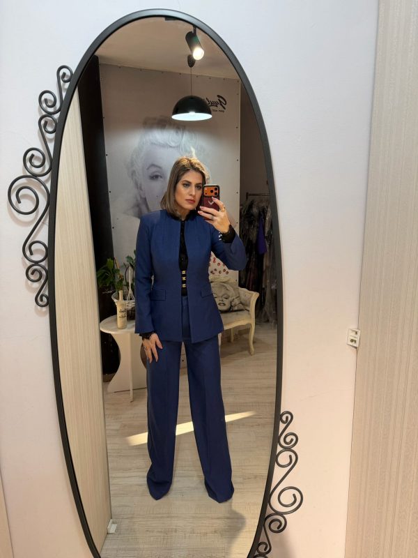 Costum blanca bleumarin