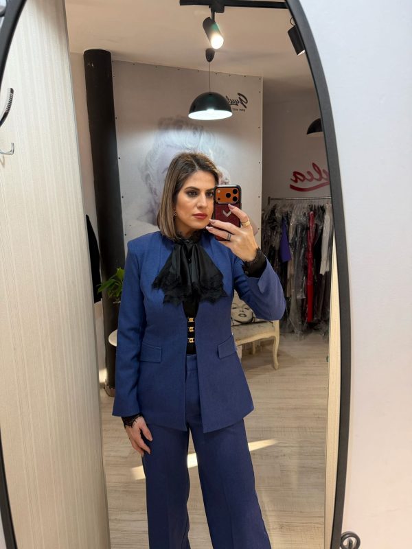 Costum blanca bleumarin