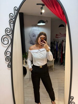 Camasa alba cu umerii goi