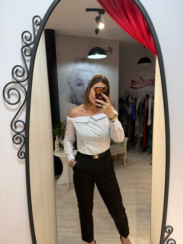 Camasa alba cu umerii goi