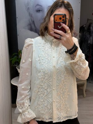 Camasa cu broderie si margelute