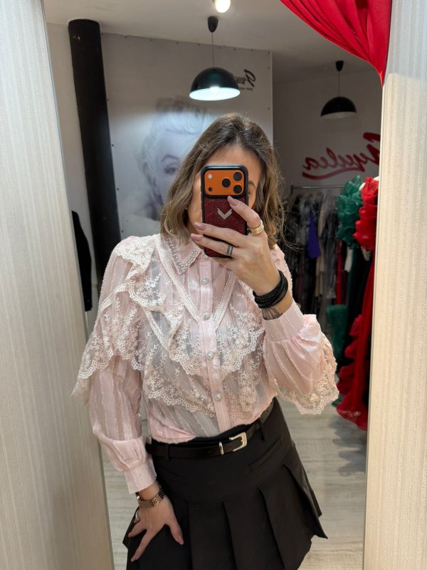 Camasa din dantela cu volane