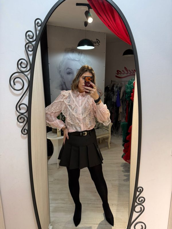 Camasa din dantela cu volane