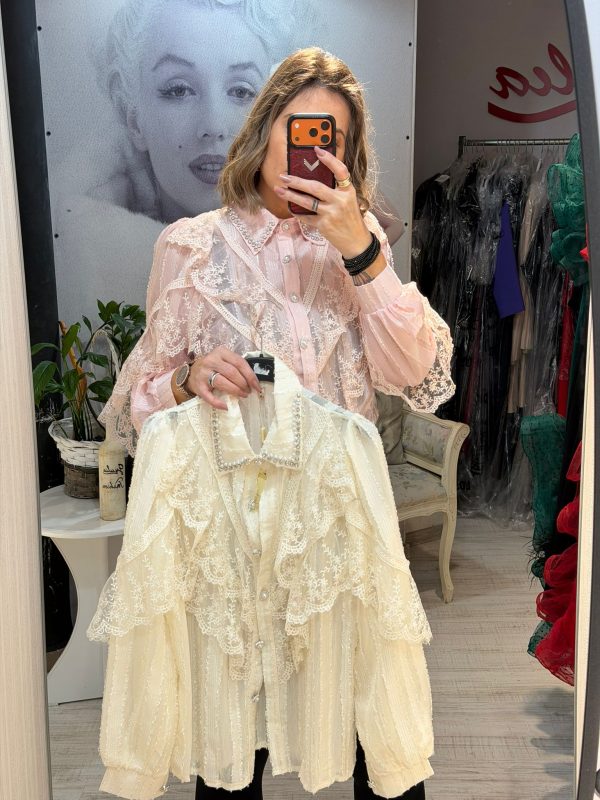 Camasa din dantela cu volane