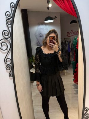 Bluza din dantela cu volane