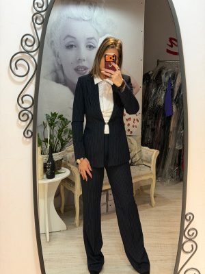 Costum bleumarin cu pantalon evazat