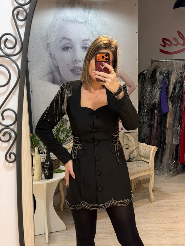 Rochie sacou neagra cu snur din cristale in talie