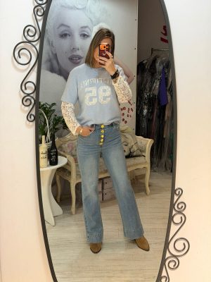 Blug albastru cu nasturi aurii