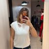 Top alb cu pietricele