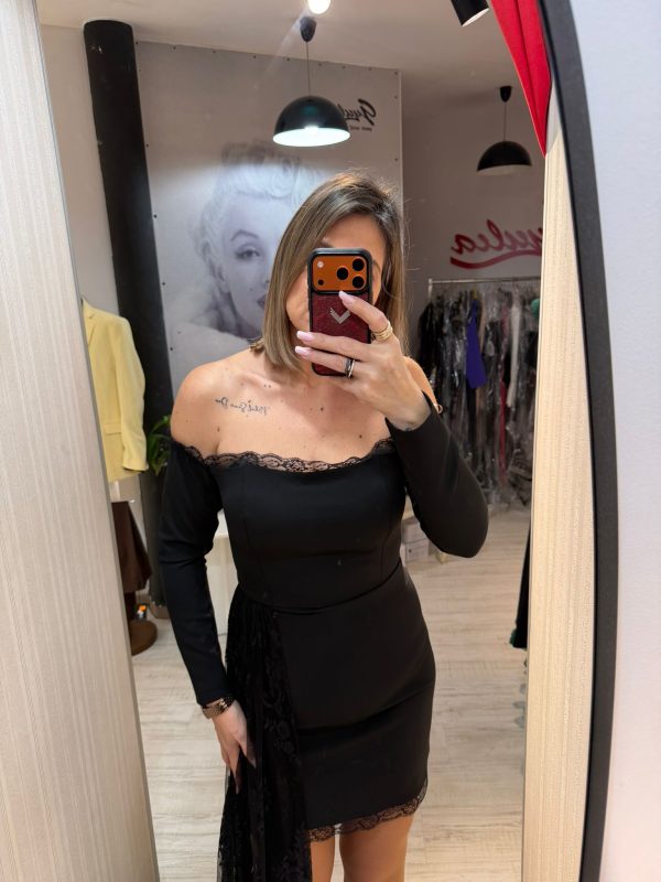 Rochie scurta cu trena din dantela