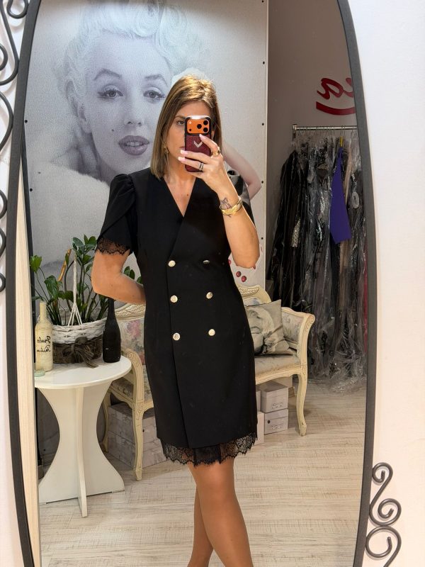 Rochie neagra tip sacou cu maneca scurta