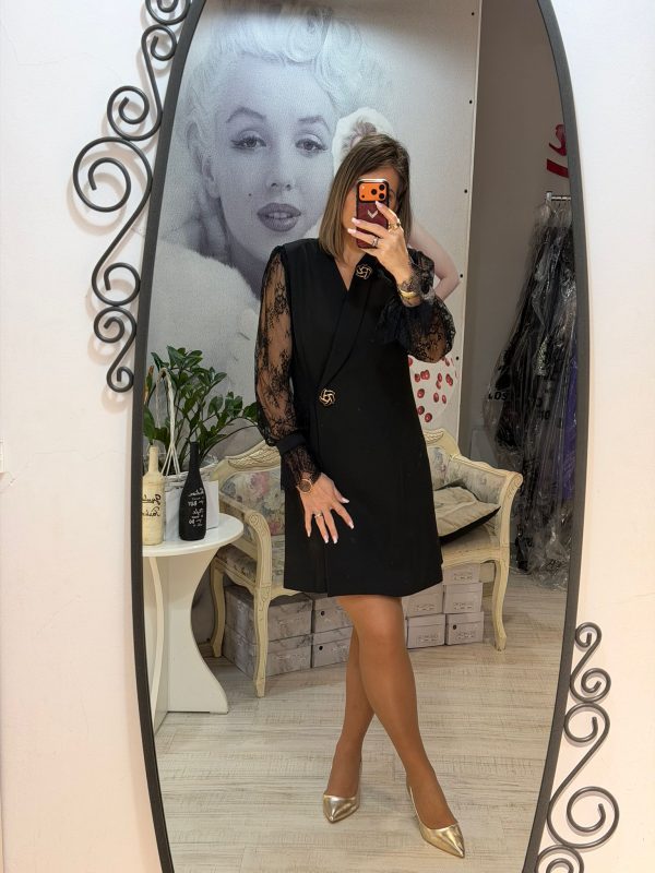 Rochie tip sacou neagra cu maneci din dantela