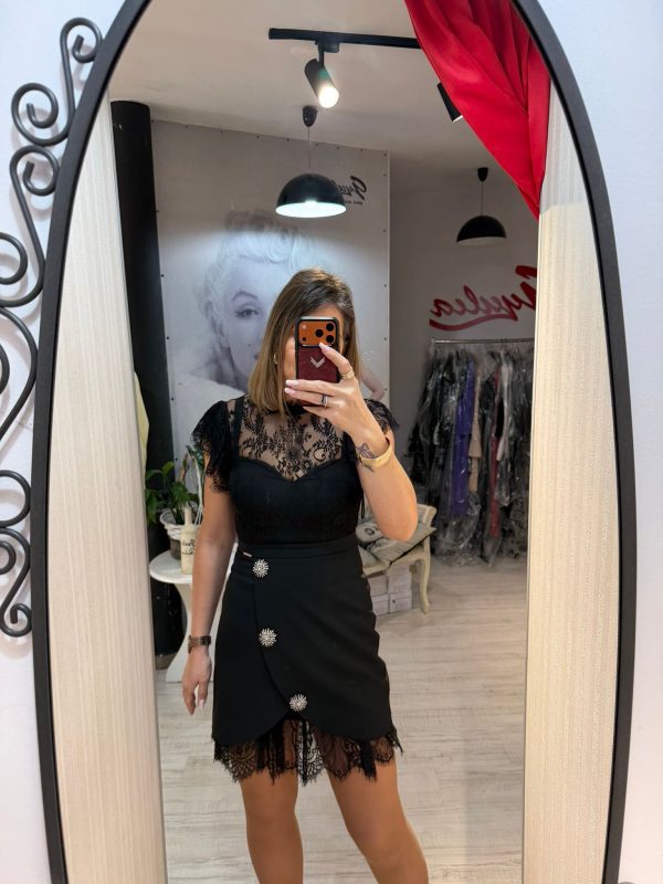 Rochie neagra cu maneci scurte din dantela