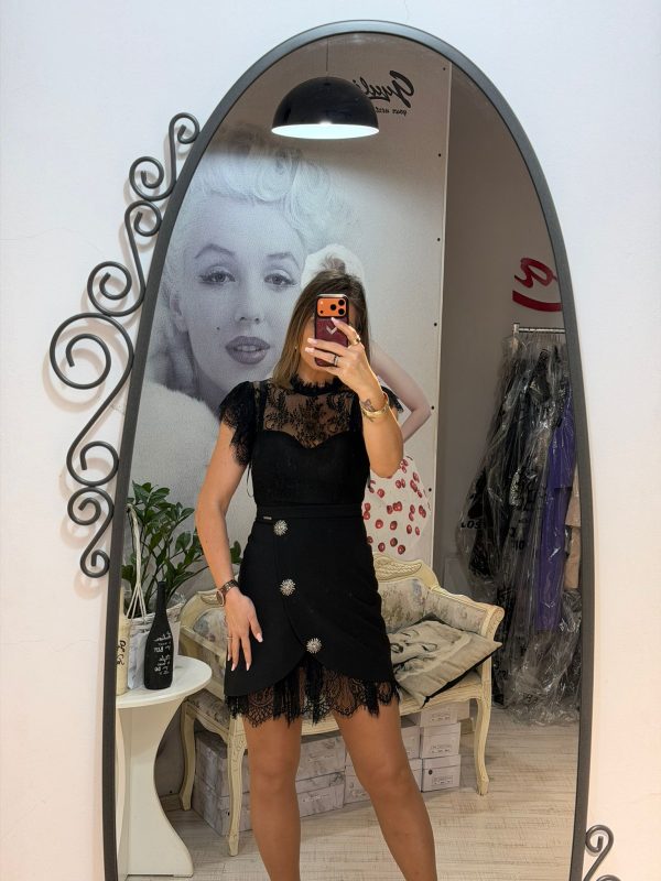 Rochie neagra cu maneci scurte din dantela