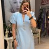 Rochie bleu cu maneca scurta si accesorii aurii