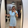 Rochie bleu cu maneca scurta si accesorii aurii