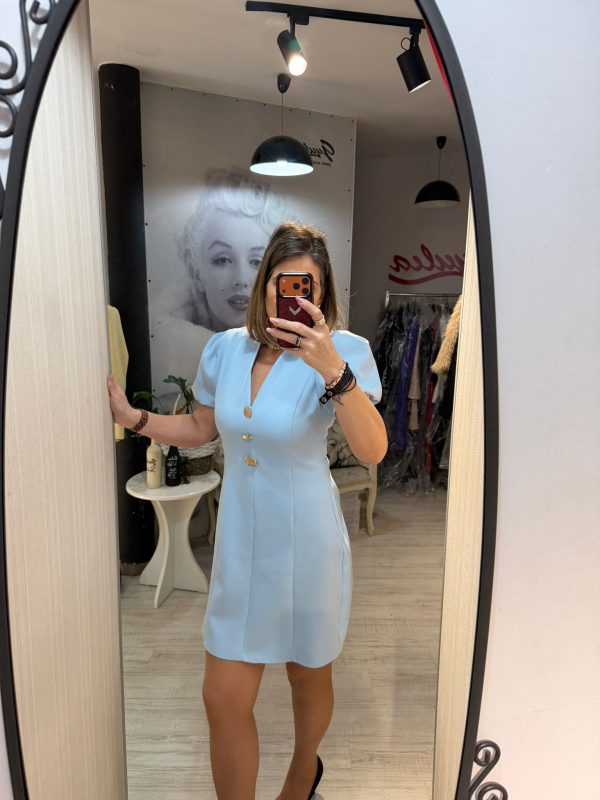 Rochie bleu cu maneca scurta si accesorii aurii
