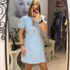 Rochie bleu cu maneca scurta si accesorii aurii