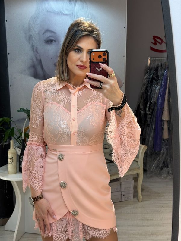 Rochie roze cu maneci din dantela