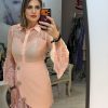 Rochie roze cu maneci din dantela