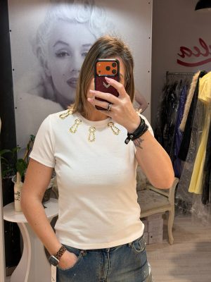 Tricou cu accesorii aurii