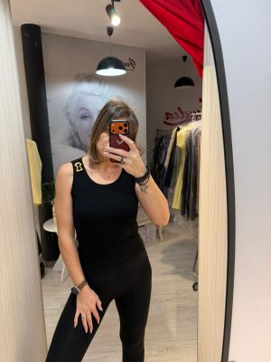 Tricou cu auriu la gat