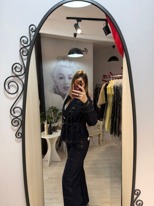 Blug bleumarin cu nasturi aurii