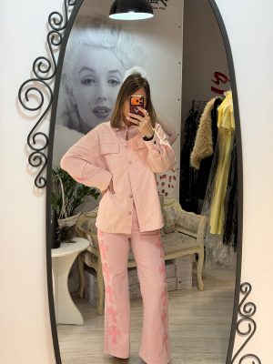 Blug roz evazat cu cruce