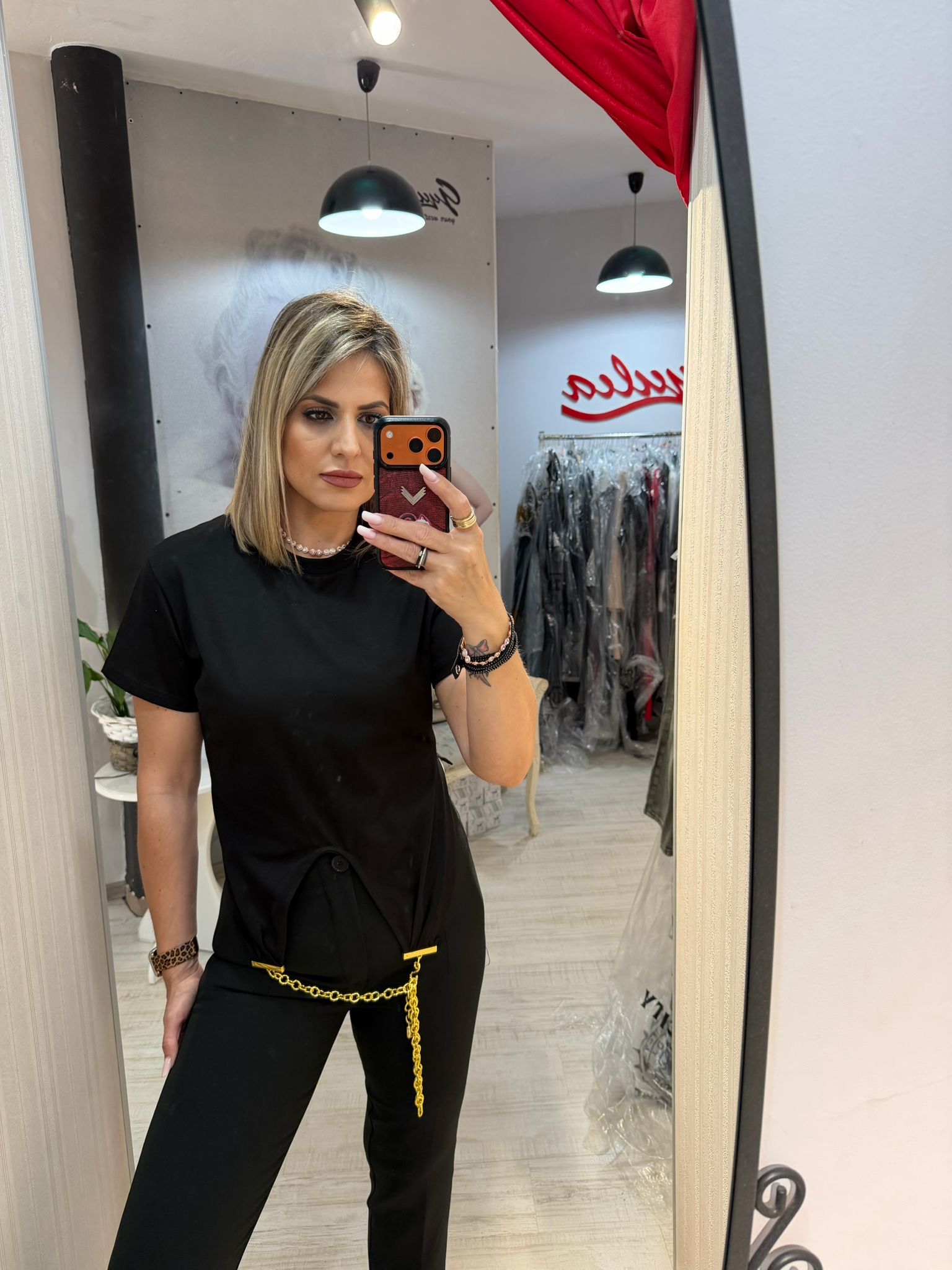 Tricou negru cu lanturi