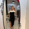 Rochie neagre midi cu perle si trandafiri albi