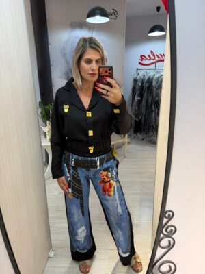 Geaca cu nasturi aurii