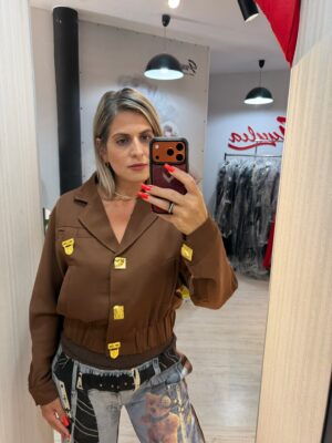 Geaca scurta cu nasturi aurii