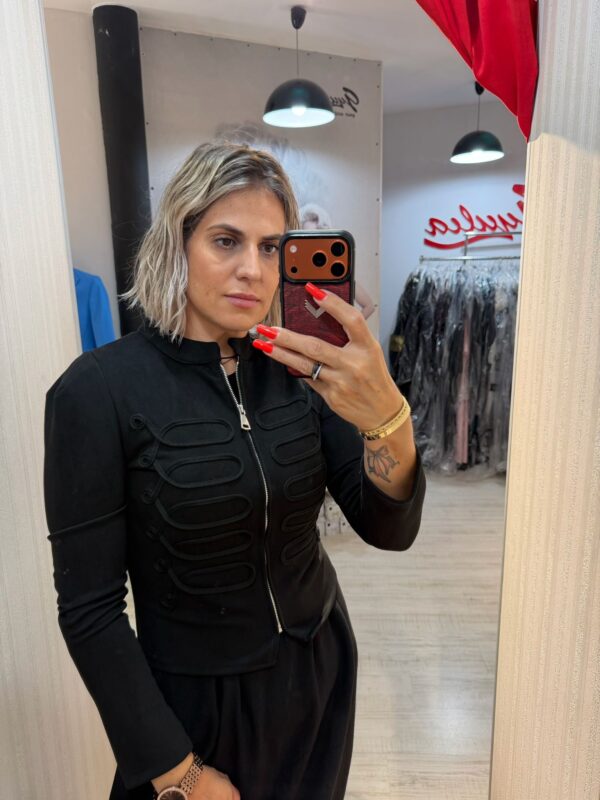 Jacheta cu detalii militare