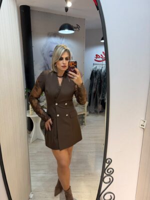 Rochie maro tip sacou cu maneci din dantela