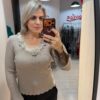 Bluza in V cu puf la decolte